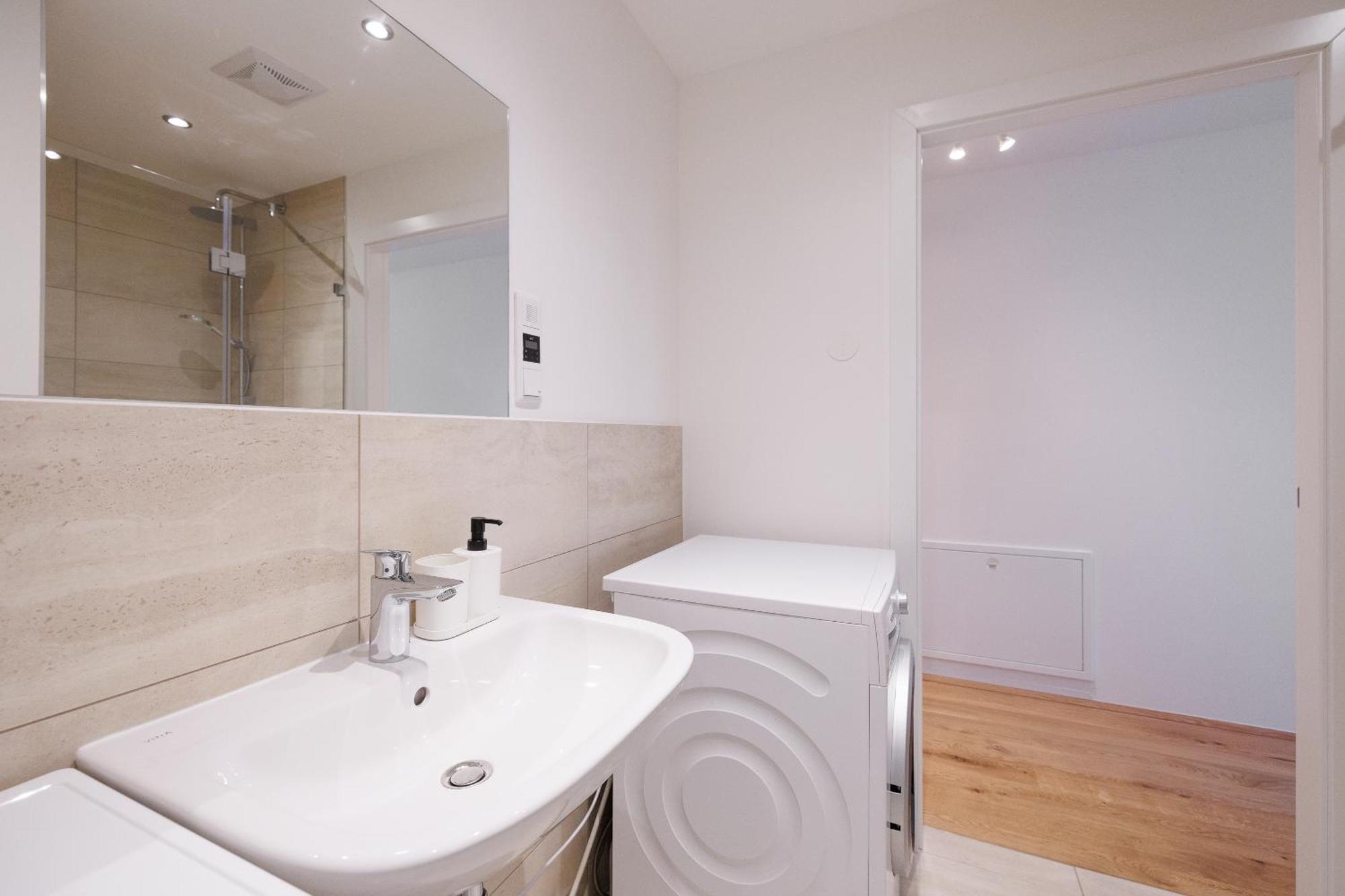 Symphony Apartments 40 - Modern Loft With Terrace And Grill In Central Location Wien Ngoại thất bức ảnh